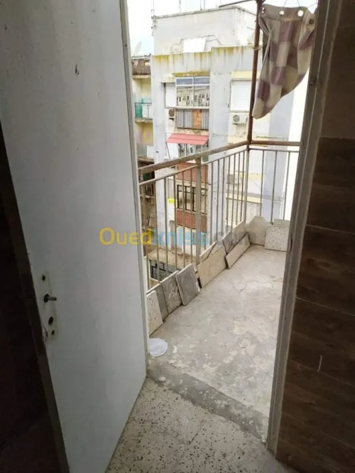 Echange Appartement F2 Skikda Skikda