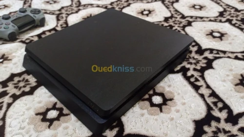 Ps4 slim neuf aver Des jeux 