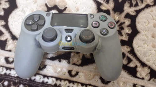 Ps4 slim neuf aver Des jeux 