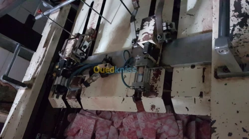 Extrudeuse Venus et soudeuse Parkins