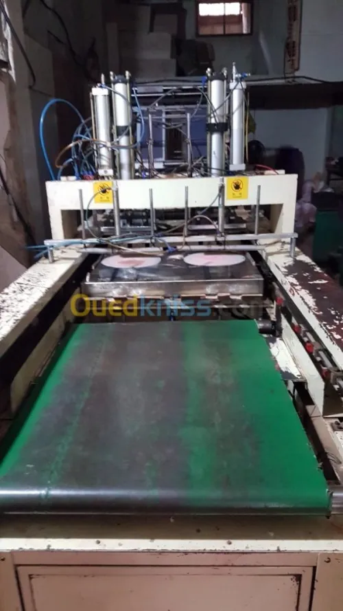 Extrudeuse Venus et soudeuse Parkins
