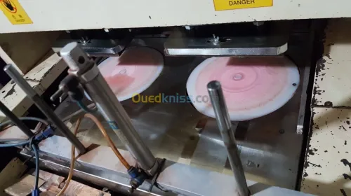 Extrudeuse Venus et soudeuse Parkins