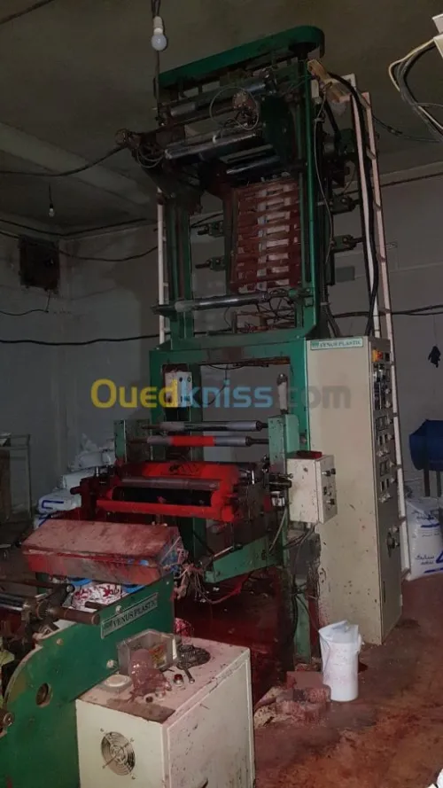 Extrudeuse Venus et soudeuse Parkins