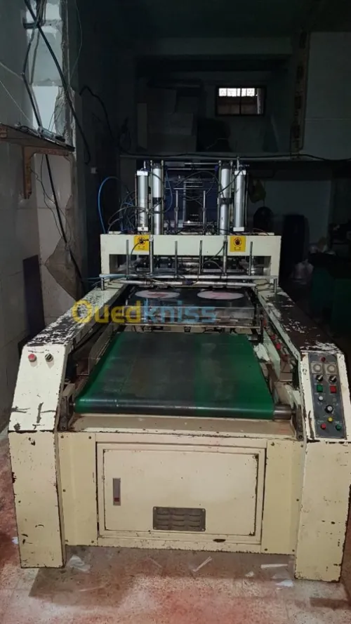 Extrudeuse Venus et soudeuse Parkins