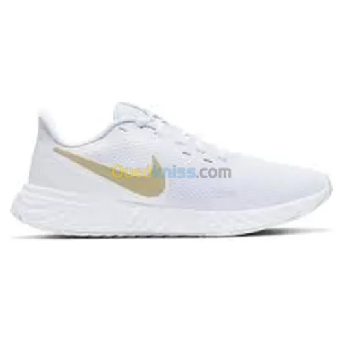 NIKE REVOLUTION