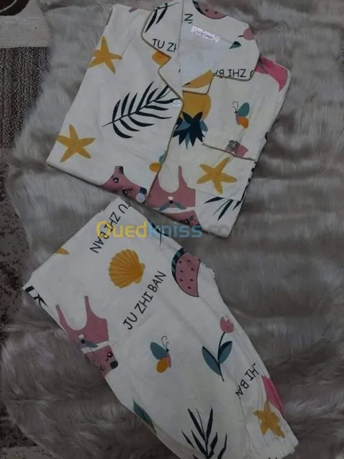 Pyjamas avec bouton
