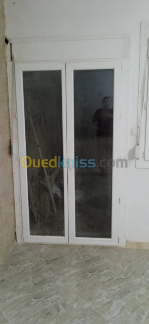 Porte fenêtre et fenêtre et begnoire 