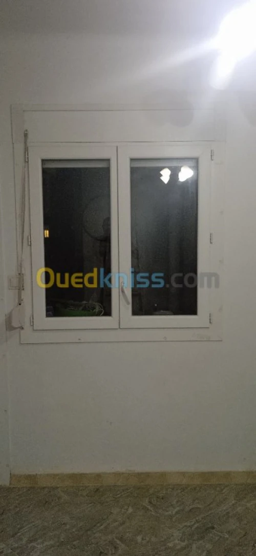 Porte fenêtre et fenêtre et begnoire 