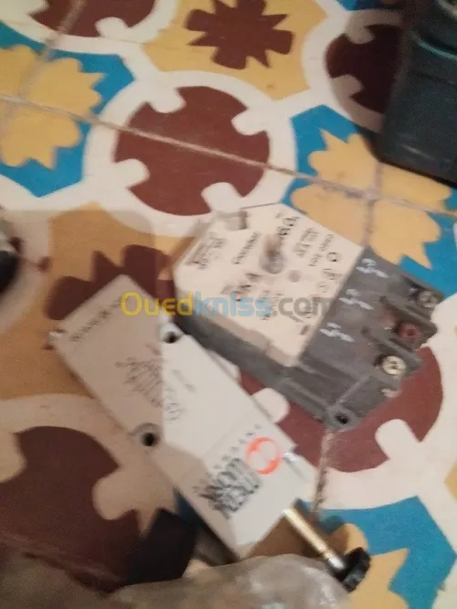 lot de contacteurs état neufs