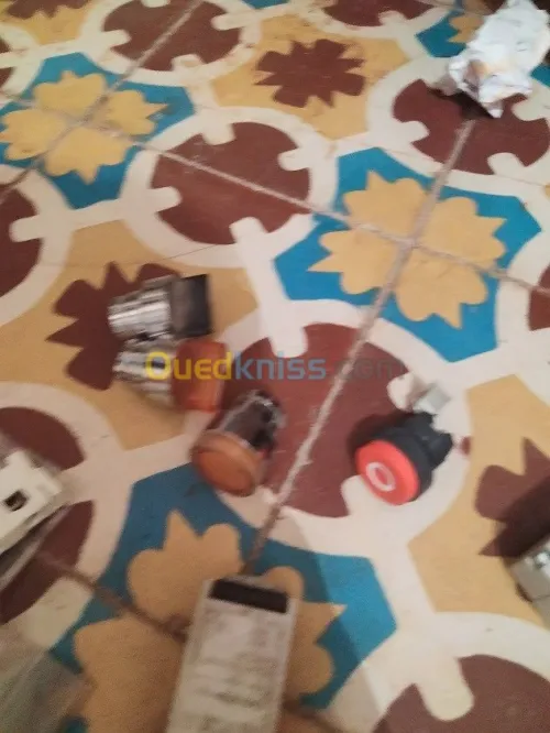 lot de contacteurs état neufs