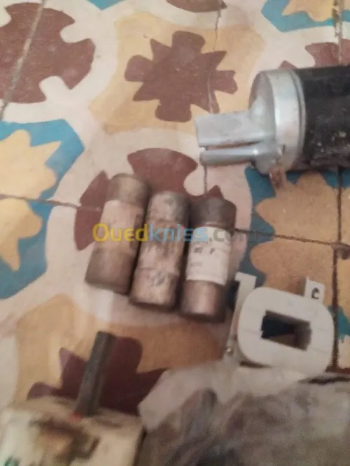 lot de contacteurs état neufs