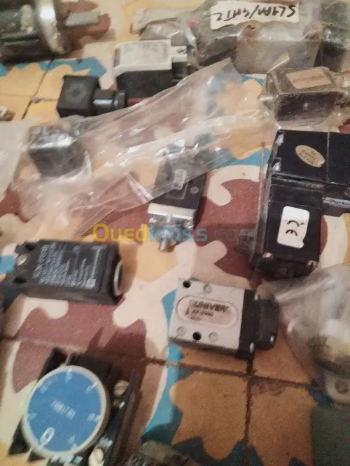 lot de contacteurs état neufs