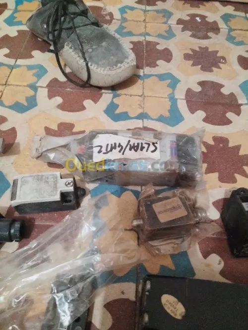 lot de contacteurs état neufs