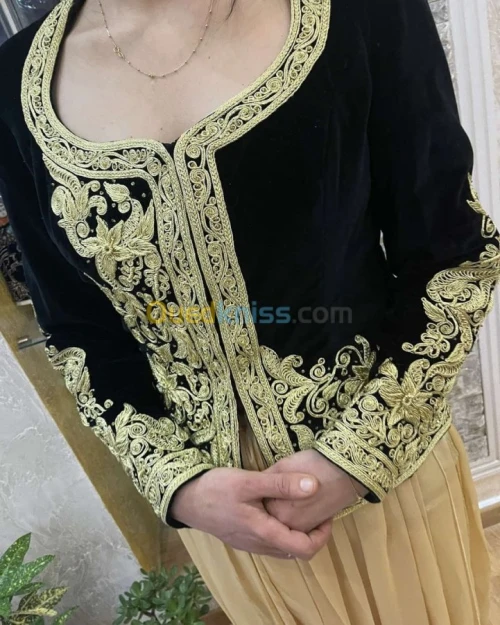 A vendre Caftan et karakou