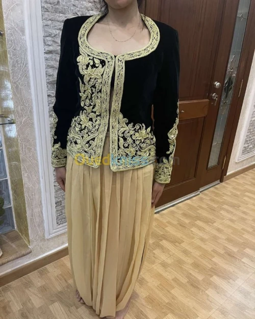 A vendre Caftan et karakou