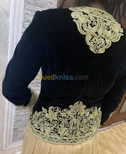 A vendre Caftan et karakou