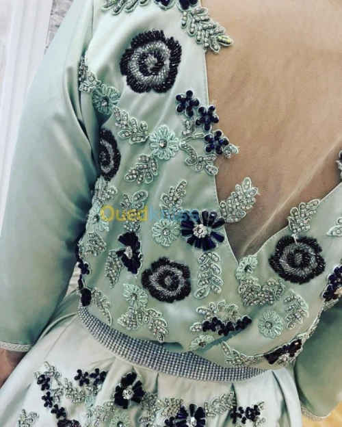 A vendre Caftan et karakou