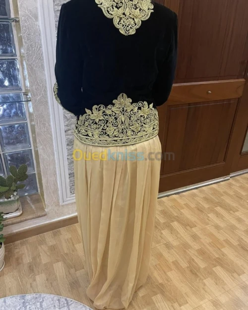 A vendre Caftan et karakou