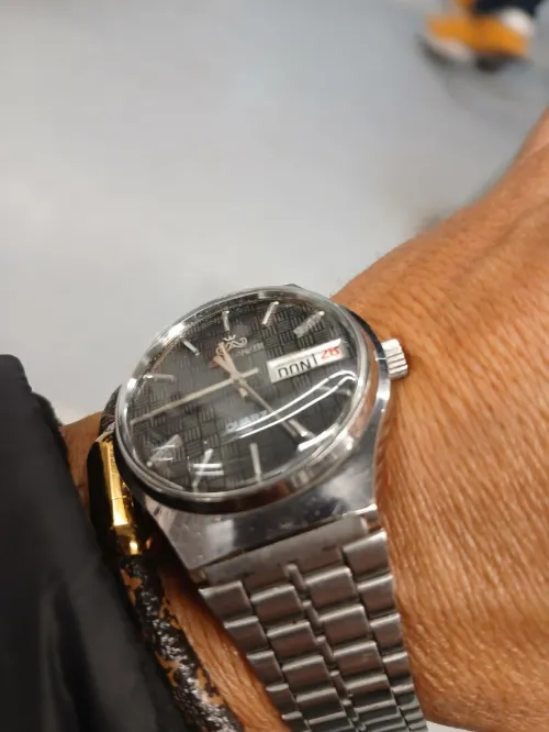Montre swiss mester anker à qoirtz date et jeur eta nkia