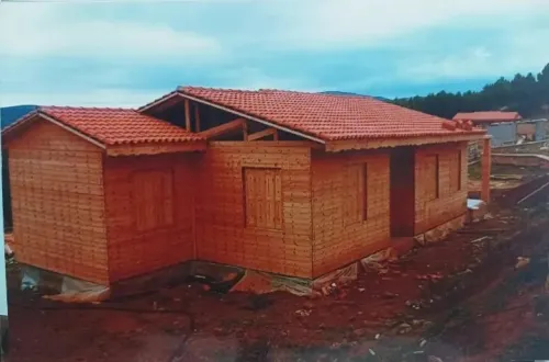 Fabrication de chalet en bois.