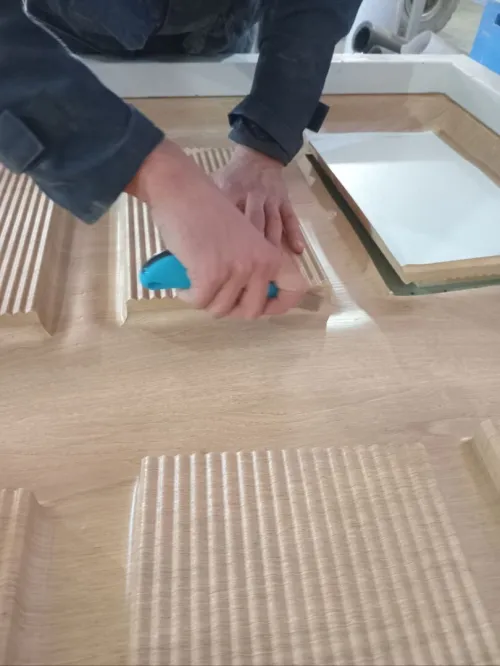 Revêtement des panneaux profilés - PRESSE A MEMBRANE