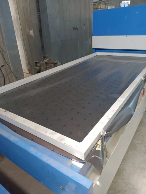 Revêtement des panneaux profilés - PRESSE A MEMBRANE