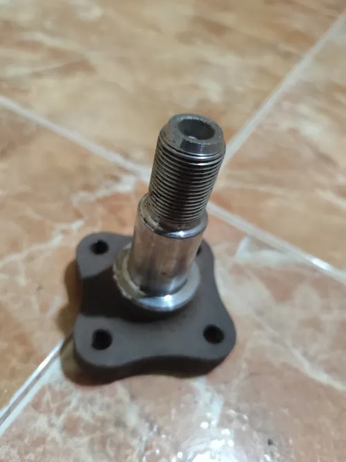 Fusee arriere gauche RENAULT CLIO 2 d'origine cassé France