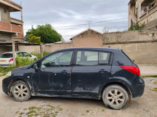 Nissan Tiida 5 portes 2010 Tiida 5 portes