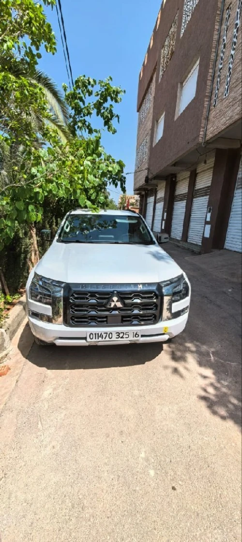 Mitsubishi L200 2025 