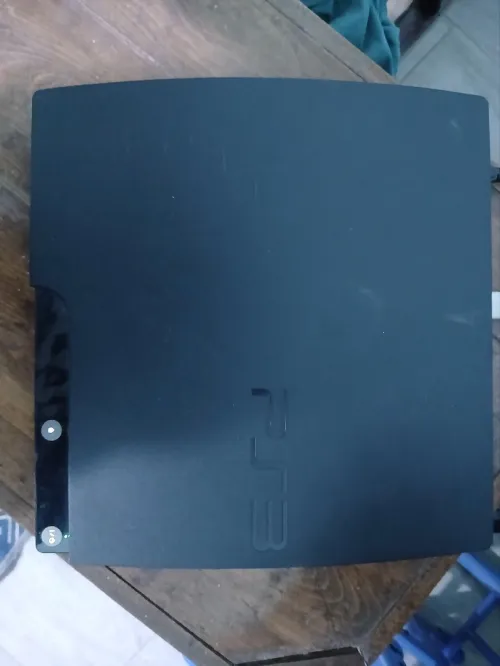 PS3 slim flaché 320 GB fih 2 manettes originales ou bzzf les jeux
