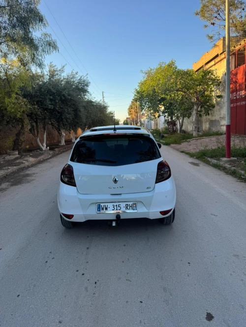 Renault Clio 3 2012 night and day