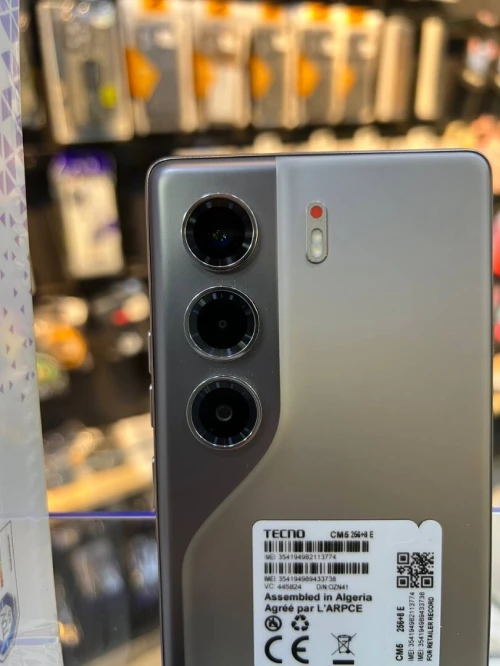 Tecno CAMON 40 256Gb + Cadeau