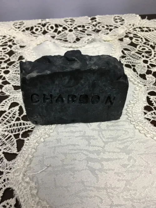 Savon soin au charbon 