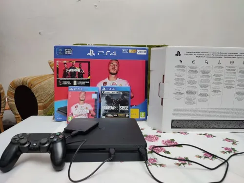 ps4 slim 512gb avec la boîte+1manette+2cd+76jeux de ps plus + disque dur intégré 2tb