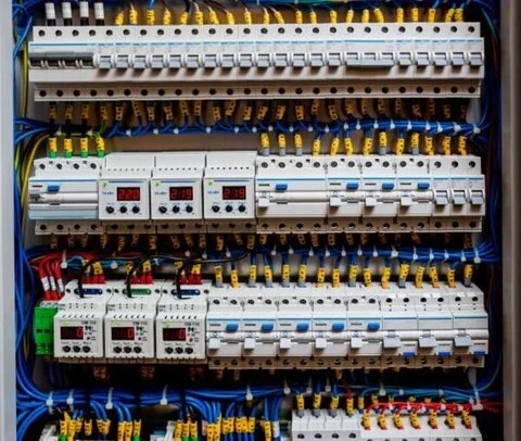 Montage et câblage des Armoires électriques