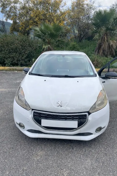 Peugeot 208 2014 Silver Line