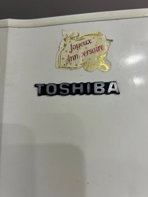 À VENDRE Réfrigérateur TOSHIBA Double Porte Bon État