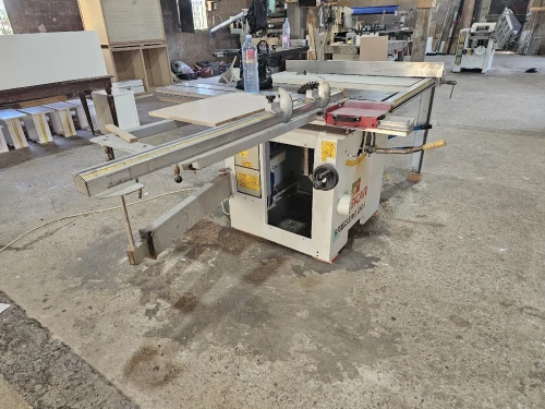 Machine de menuiserie آلات نجارة