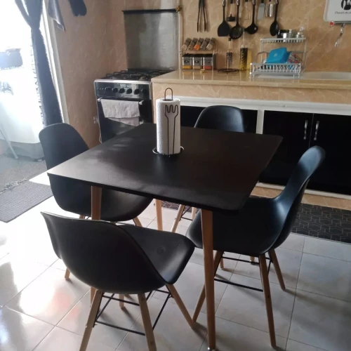 Solde table SCANDINAVE avec  chaise prix imbattable 