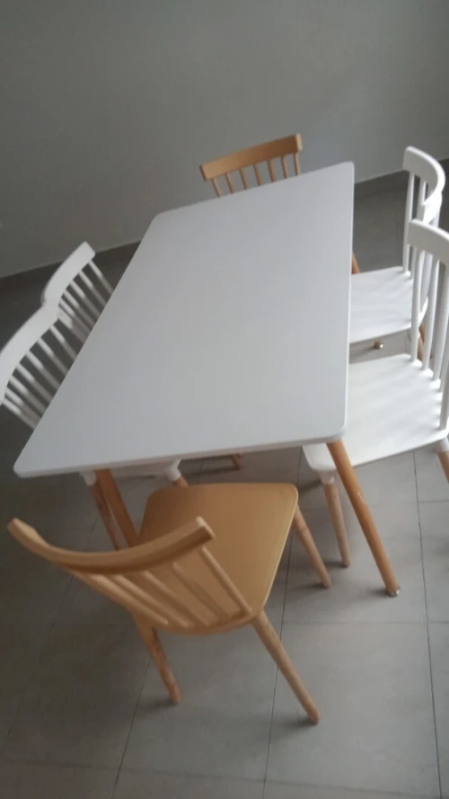 Chaise Bistrot disponible en noir blanc gris et Crème