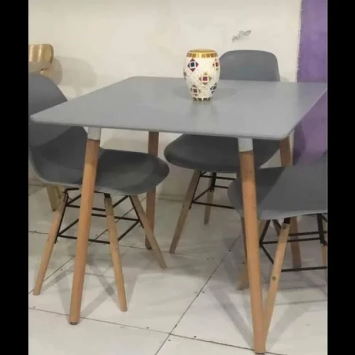 Solde table SCANDINAVE avec  chaise prix imbattable 