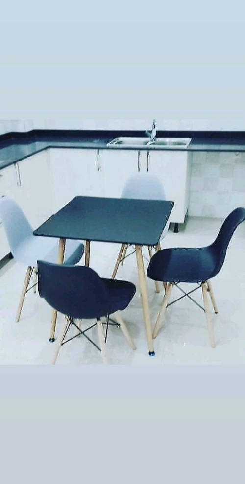 Solde table SCANDINAVE avec  chaise prix imbattable 