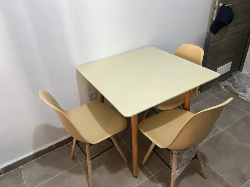 Promotion table 80cm  avec2ou 4 chaises
