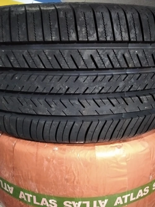 Pneu 245/45R17