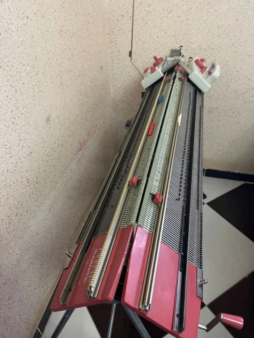 Machine à tricoter 