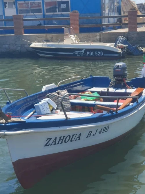 Barque ancienne 4.80 avec moteur 25
