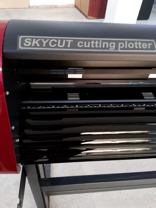 The Skycut cutting plotter machine 12-MXL 12-MXL 