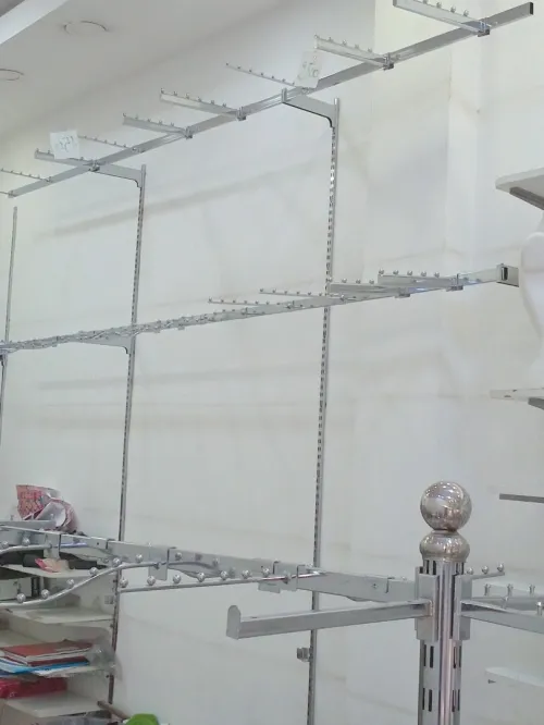 Etagere et manequin