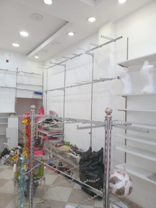 Etagere et manequin