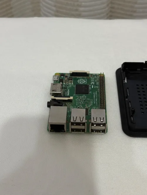 Raspberry Pi 2 Model B + boîtier